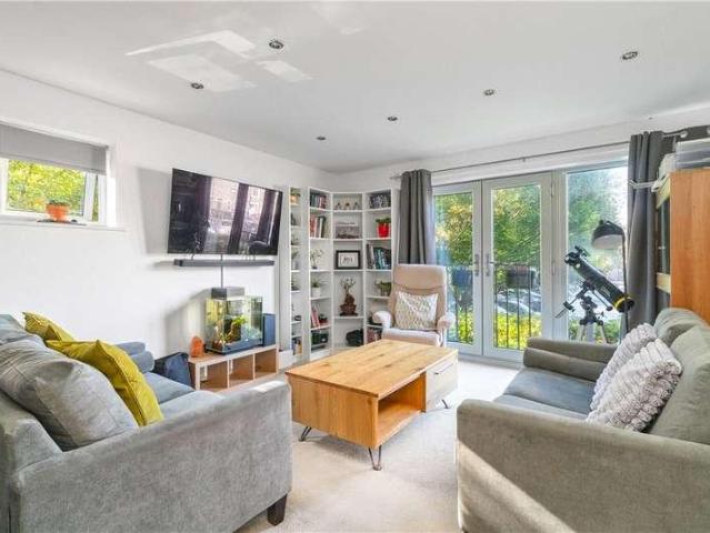 Flat for sale in Cross Green, Leeds