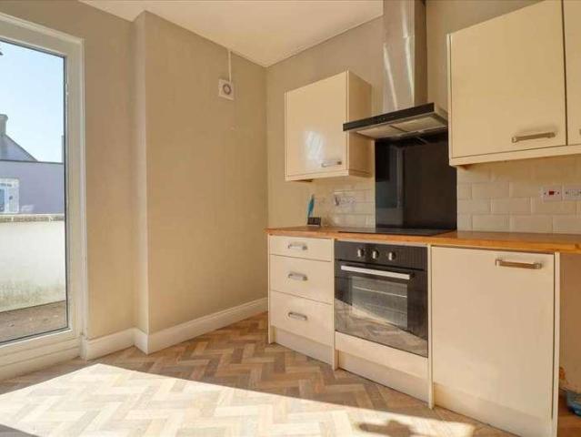 Flat for sale in Dale Hill, Essex
