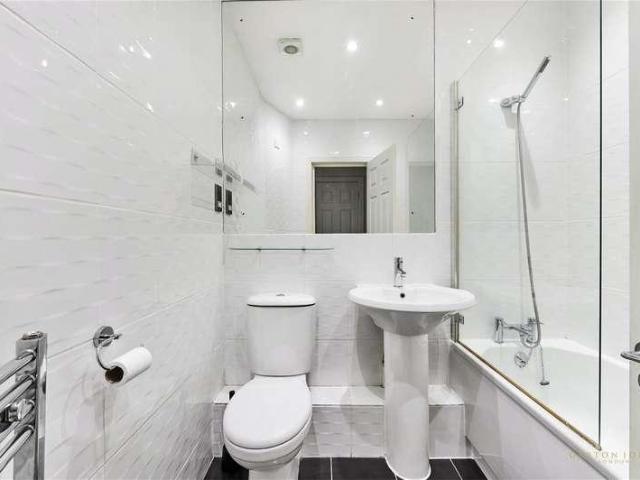 Flat for sale in Westminster, Greater London