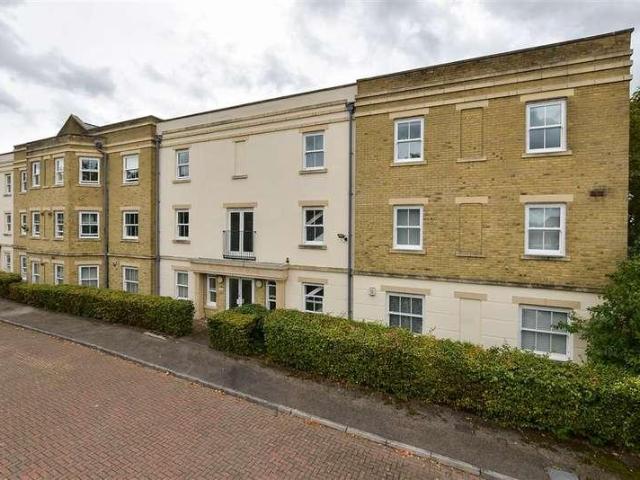 Flat for sale in The Bridge, Kent