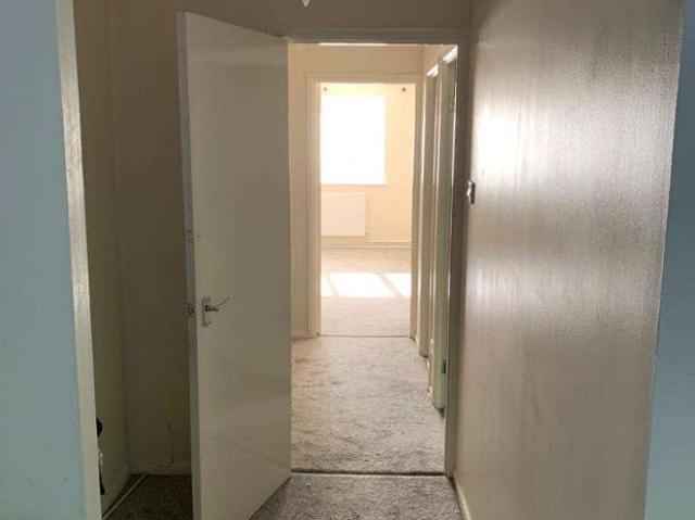 Flat for sale in London Borough of Ealing, Greater London