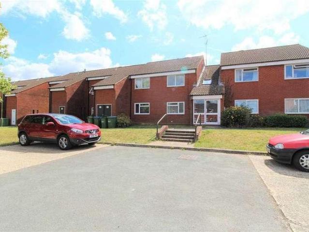 Flat for sale in Oakhill, Horsham