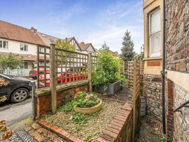 Flat for sale in Westbury Park, Bristol
