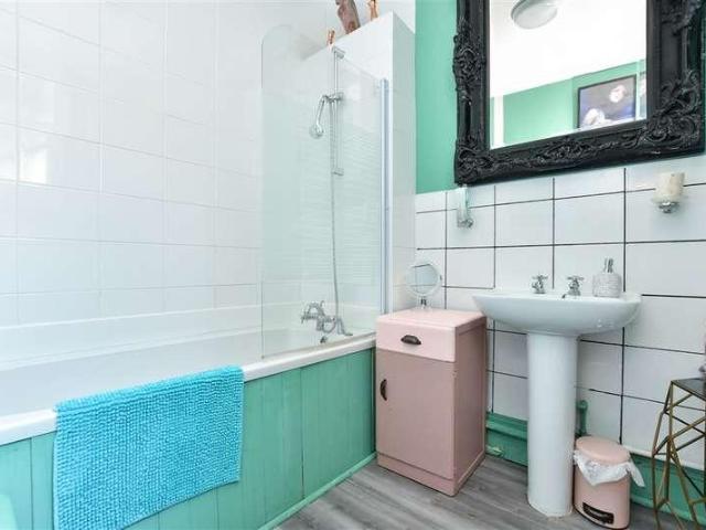 Flat for sale in Cliftonville West, Acol