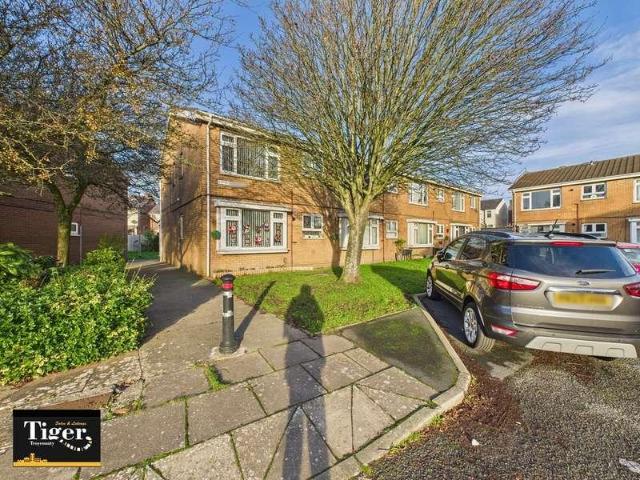 Flat for sale in Hawes Side, Blackpool
