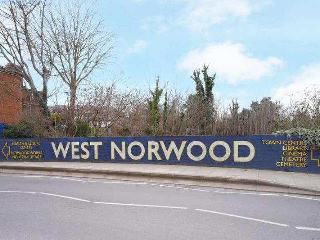 Flat for sale in West Norwood, Greater London