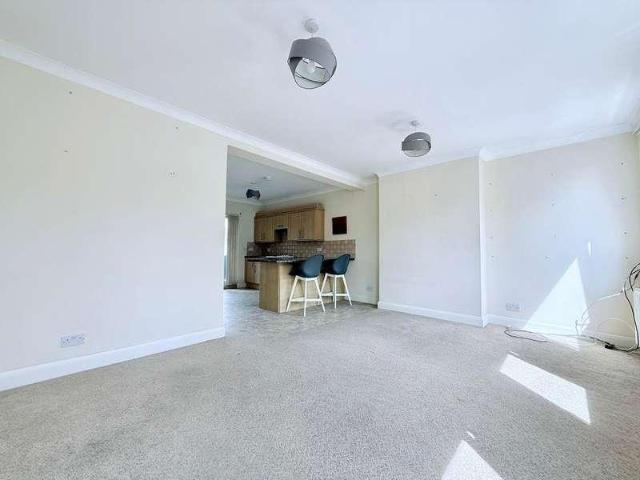 Flat for sale in Alton Barnes, Essex