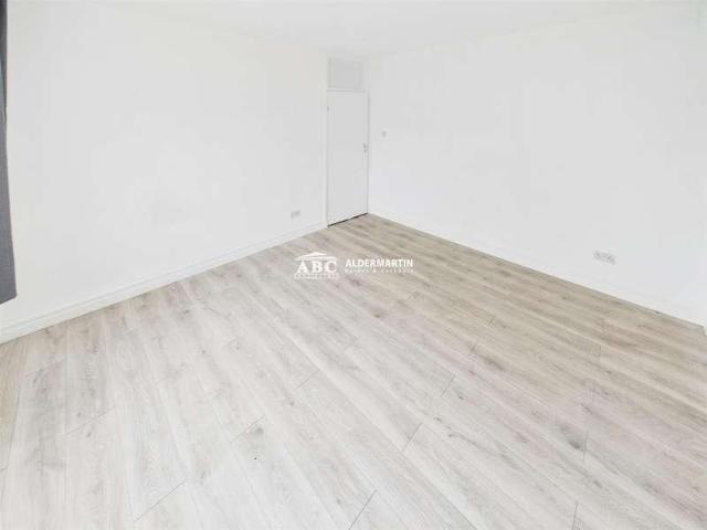 Flat for sale in Hendon, Greater London