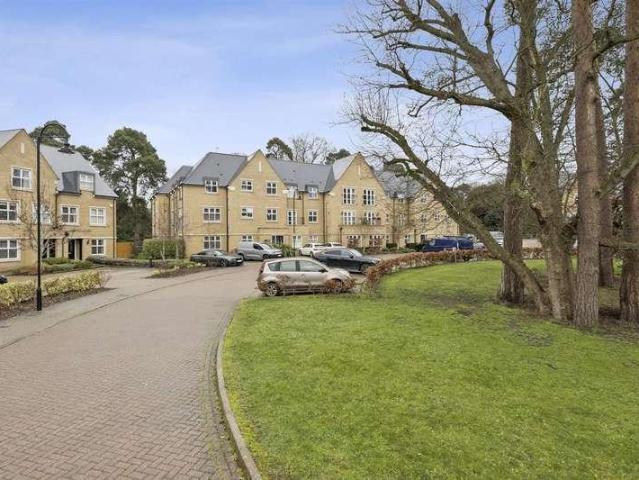 Flat for sale in Englefield Green, Runnymede