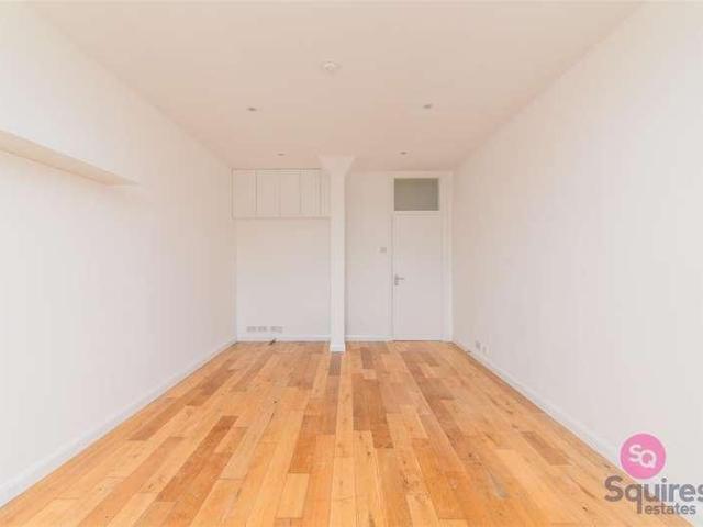 Flat for sale in Hendon, Greater London