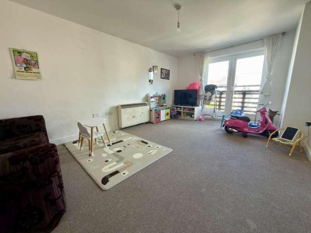 Flat for sale in Key Street, Suffolk