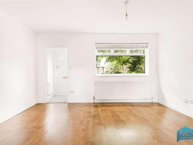 Flat for sale in Finchley, Greater London