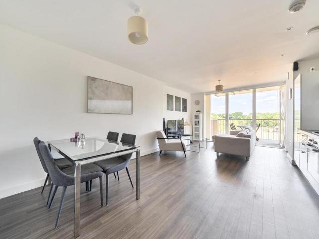 Flat for sale in London Borough of Lewisham, Ladywell