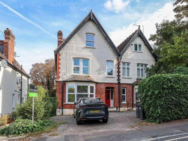 Flat for sale in London Borough of Croydon, Greater London