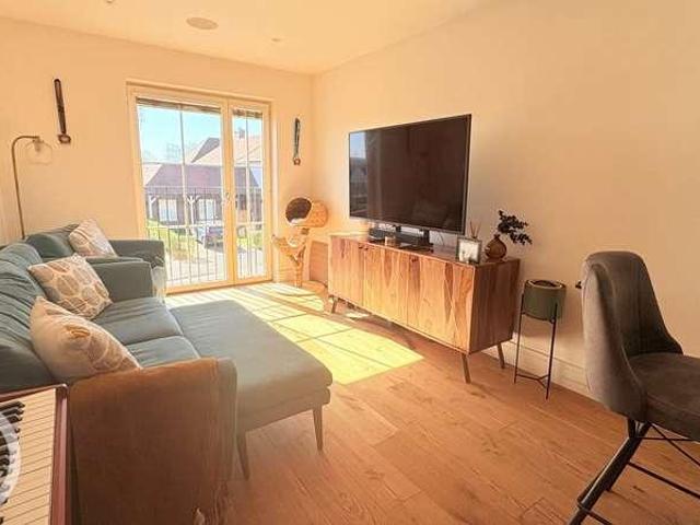 Flat for sale in Jackmans Estate, King's Walden