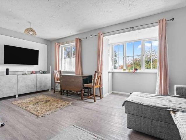 Flat for sale in Lower Halliford, Surrey
