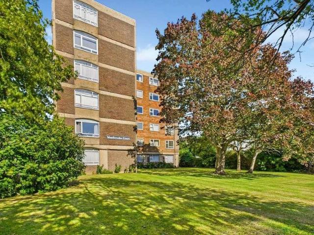 Flat for sale in West Worthing, Worthing
