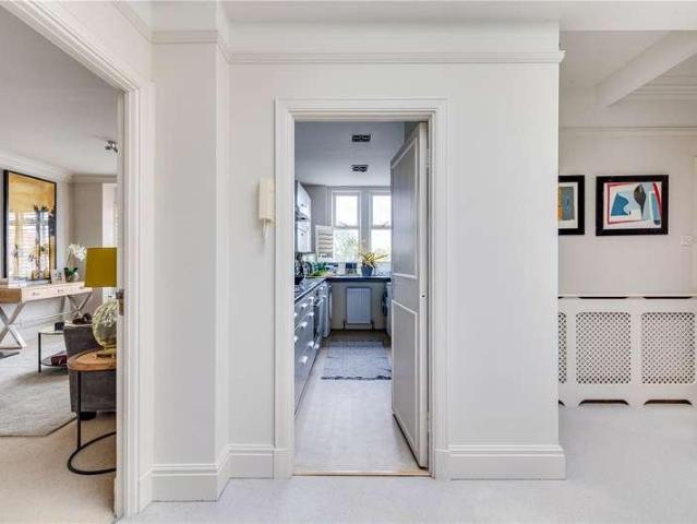 Flat for sale in Fulham, Greater London