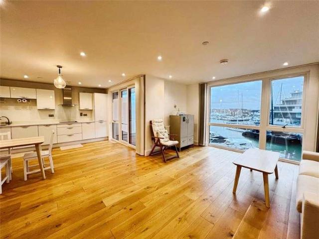 Flat for sale in Ocean Village, City Of Southampton