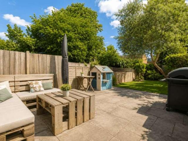 Flat for sale in Wealdstone, Greater London