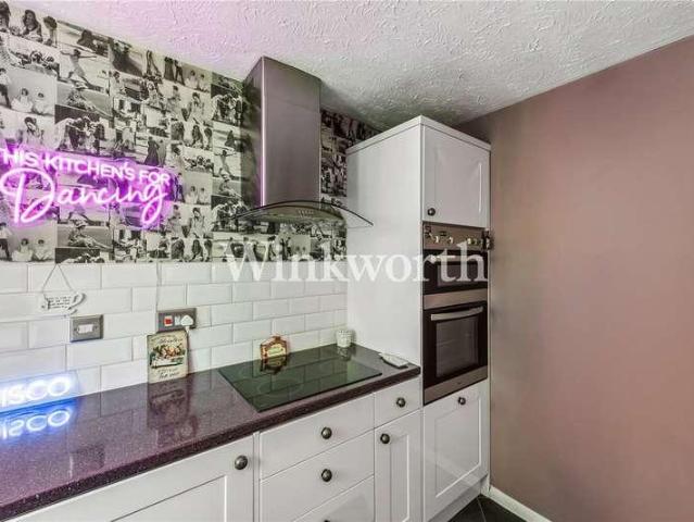 Flat for sale in Southgate, Greater London