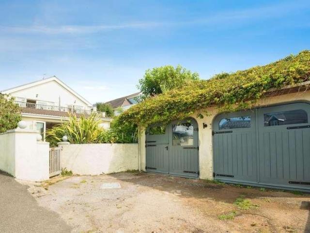 Flat for sale in Ogmore-by-sea, Wales
