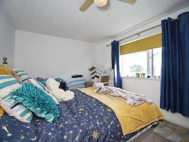 Flat for sale in Bridgend, Wales