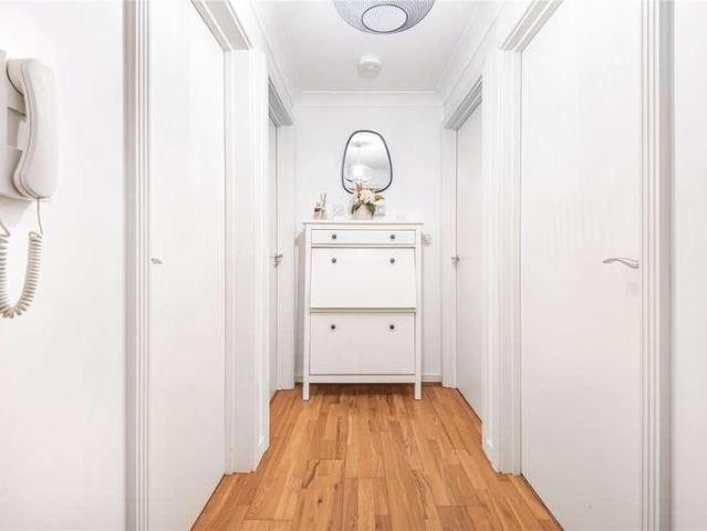 Flat for sale in Batchworth, Hertfordshire