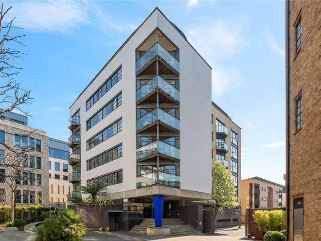 Flat for sale in Barnsbury, Greater London
