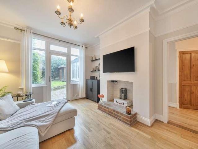 Flat for sale in Northwood, Greater London