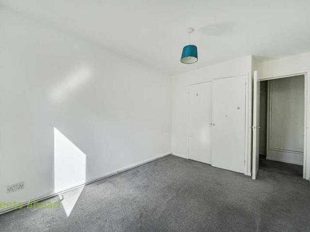 Flat for sale in London Borough of Croydon, Addiscombe