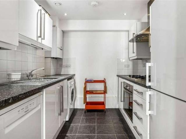 Flat for sale in De Beauvoir Town, Greater London