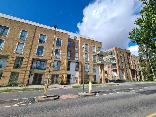 Flat for sale in Mill Hill, Greater London