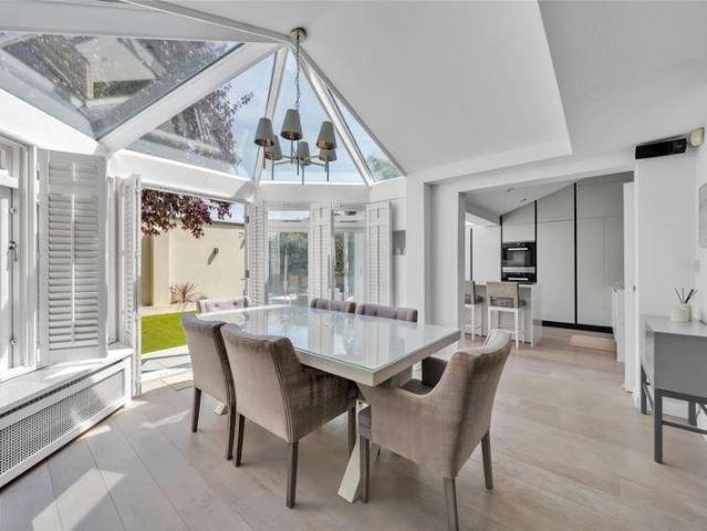 Flat for sale in Maida Vale, Greater London
