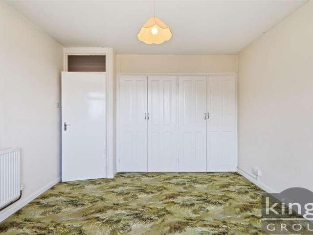 Flat for sale in Southgate, Greater London