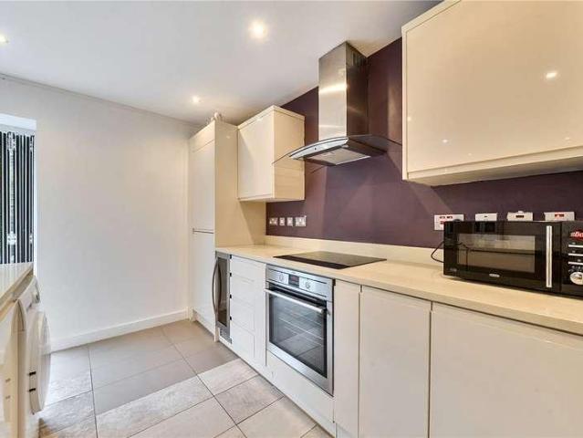 Flat for sale in London Borough of Lambeth, Greater London