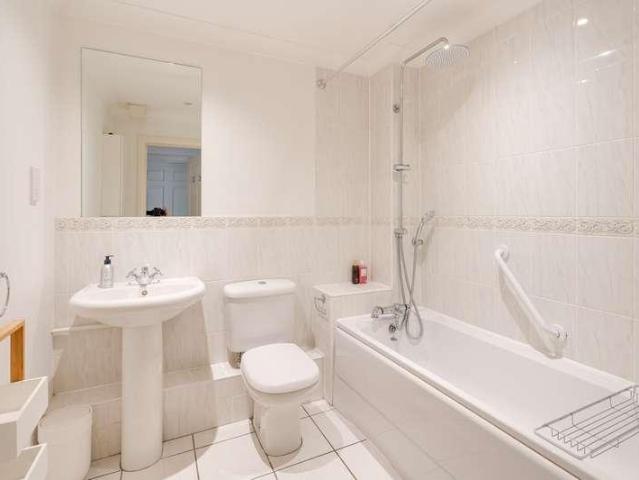 Flat for sale in The Slade, Oxfordshire