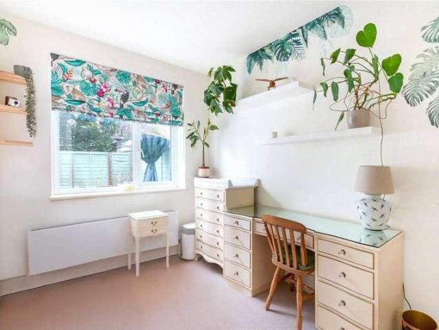 Flat for sale in London Borough of Merton, Mitcham