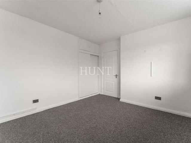 Flat for sale in Woodford Wells, Greater London
