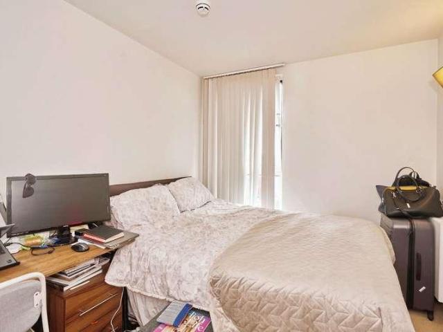 Flat for sale in Hayes, Greater London