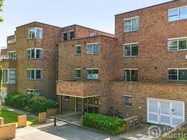 Flat for sale in The Slade, Oxfordshire