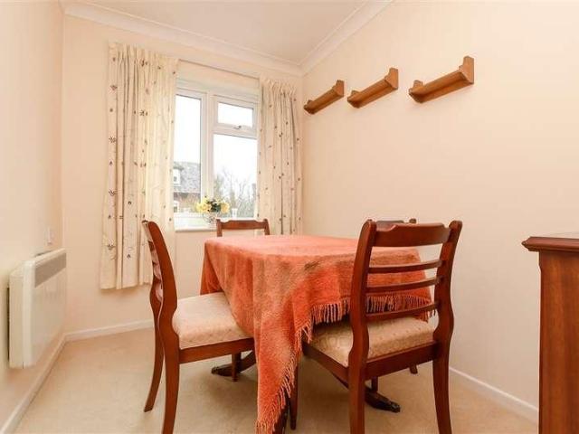 Flat for sale in Rose Hill, Pachesham Park