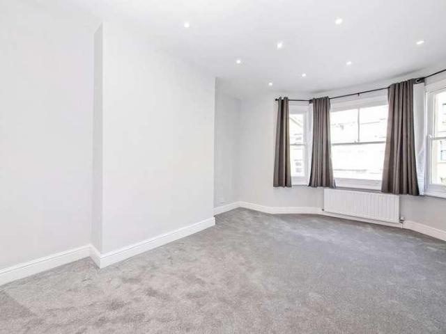 Flat for sale in London Borough of Croydon, Upper Norwood