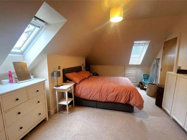 Flat for sale in Woking, Surrey
