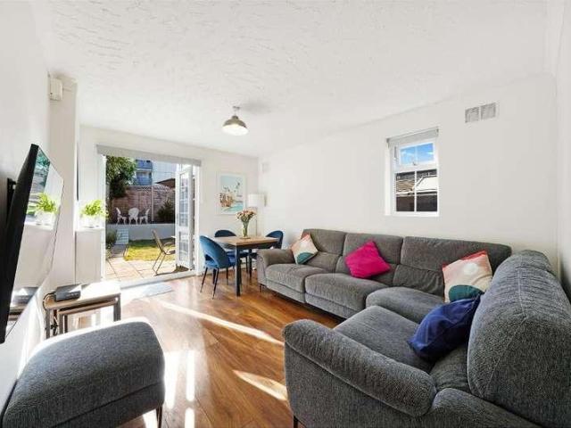 Flat for sale in Golders Green, Greater London