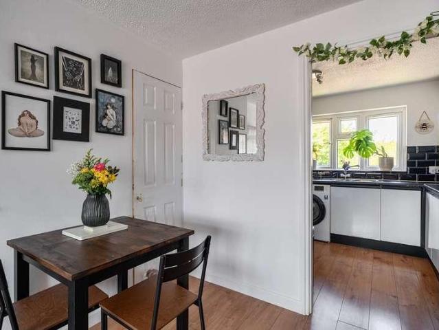 Flat for sale in West Hill Gardens
