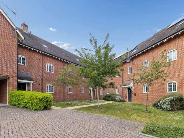 Flat for sale in Chalfont St. Peter, Denham