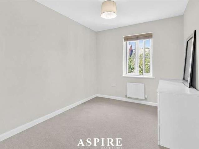 Flat for sale in Thundersley, Essex
