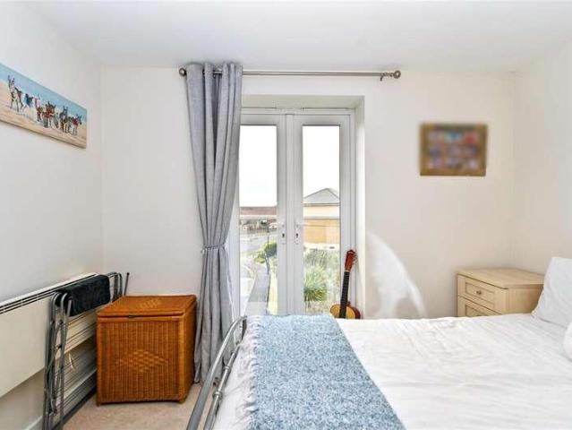 Flat for sale in Crumbles, Eastbourne