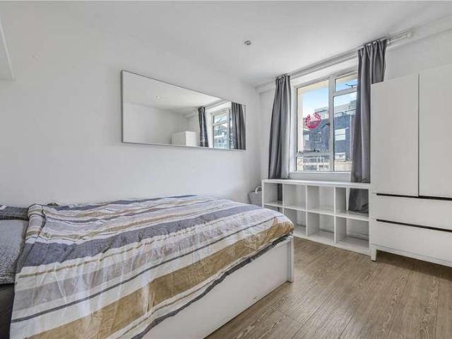 Flat for sale in Holborn, Greater London
